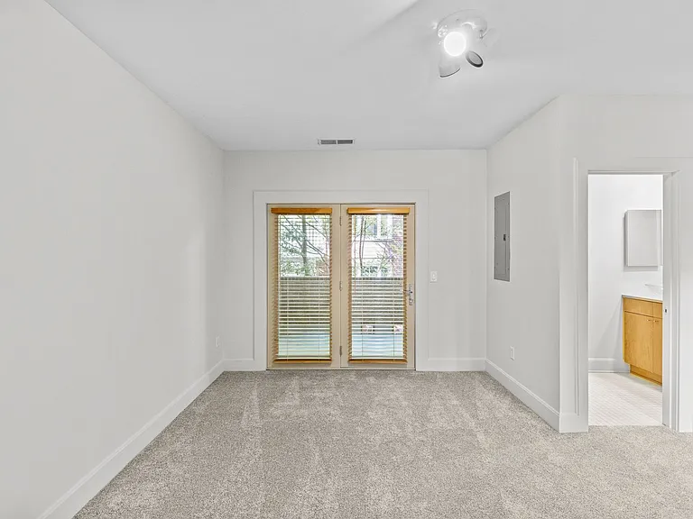 420 Queens Rd #7 — Photo 19