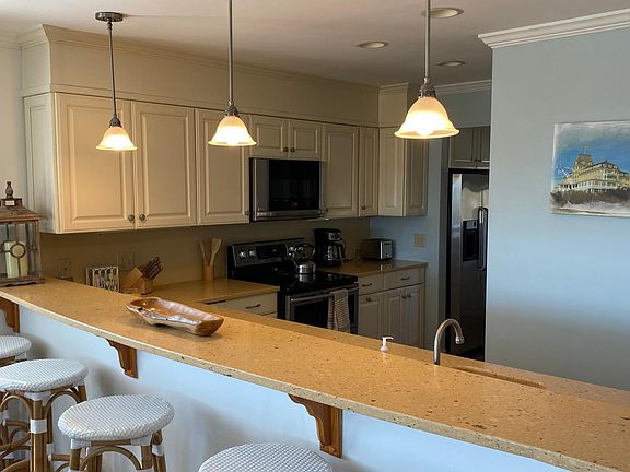 Kitchen and counter seating