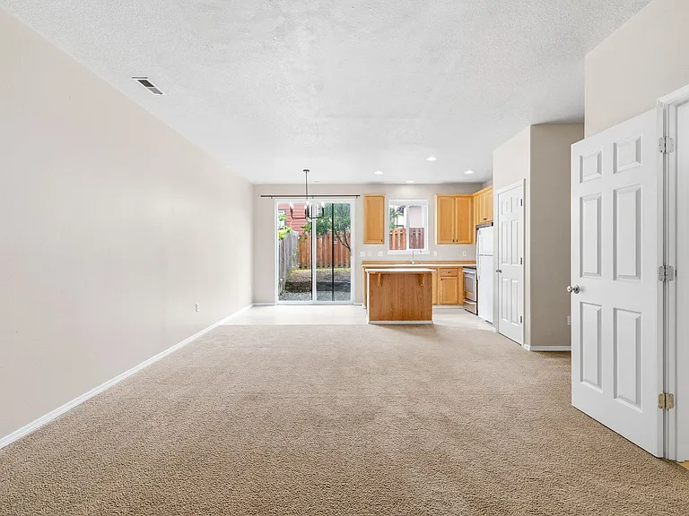 5883 SE 16th Loop — Photo 7