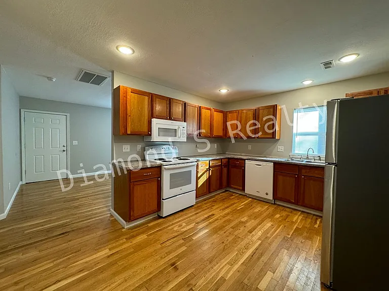 1618 E Farm Road 92 — Photo 4