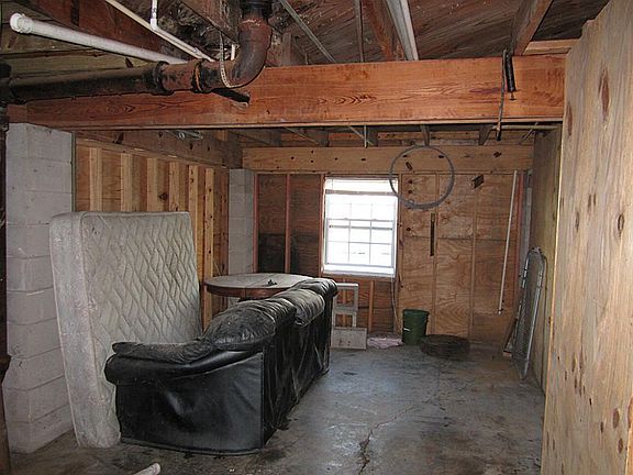 2nd image of 3 Dolphin St