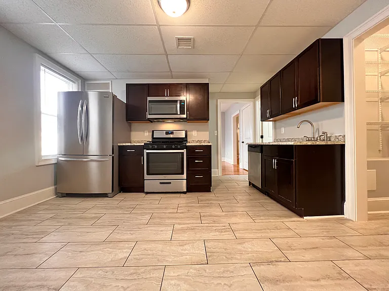 12 Winfield St #3R — Photo 19