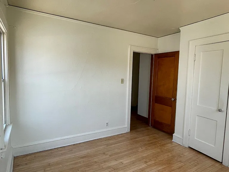 5911 W Burnham St — Photo 11
