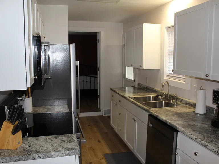128 S Clark St — Photo 11