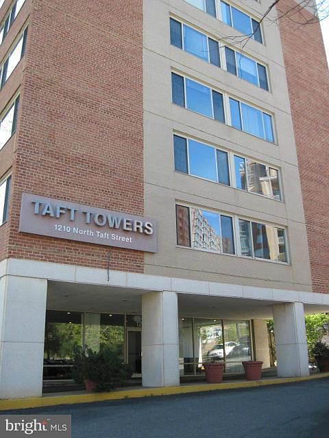 1st image of 1210 N Taft St APT 212