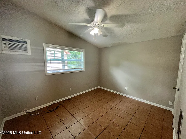 1598 Custer Dr — Photo 14