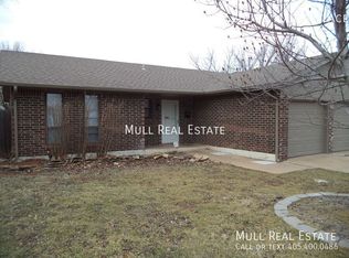 903 Craig Dr, Moore, OK 73160