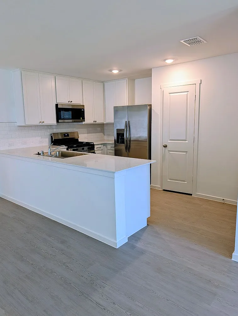 4 bed, 1720 sqft, $2,195 — Photo 2