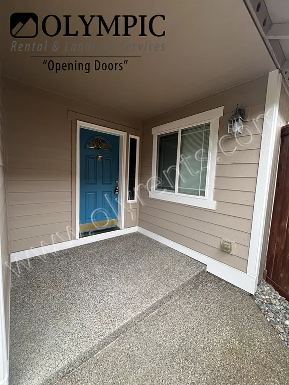 Great Find 3 bedroom, 2 bath (+office) in Bridlewood Neighborhood! — Photo 3