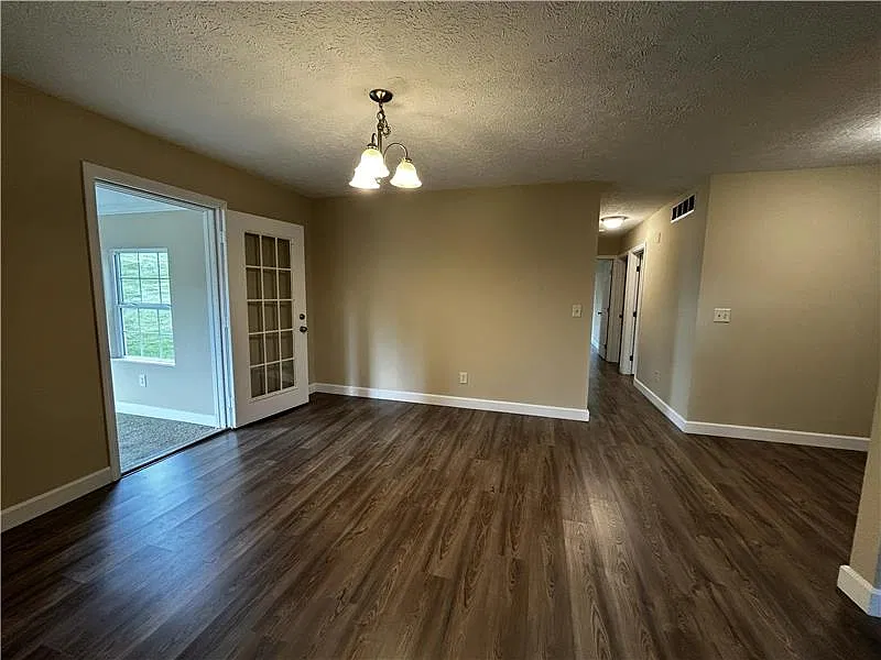 4 bed, $2,500 — Photo 3