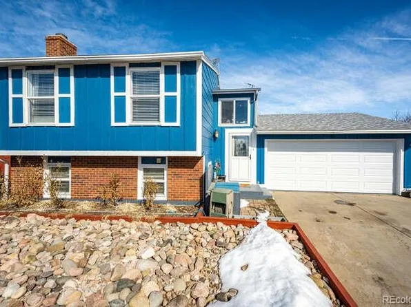 210 Hancock Way, Bennett, CO 80102