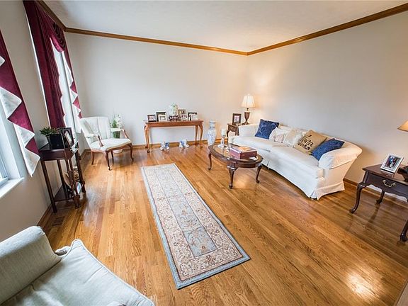 2nd image of 406 Timberwind Ln