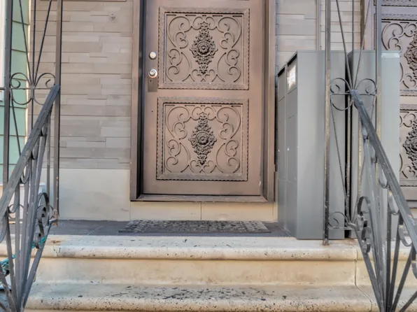 25-20 Newtown Avenue image 14 of 14