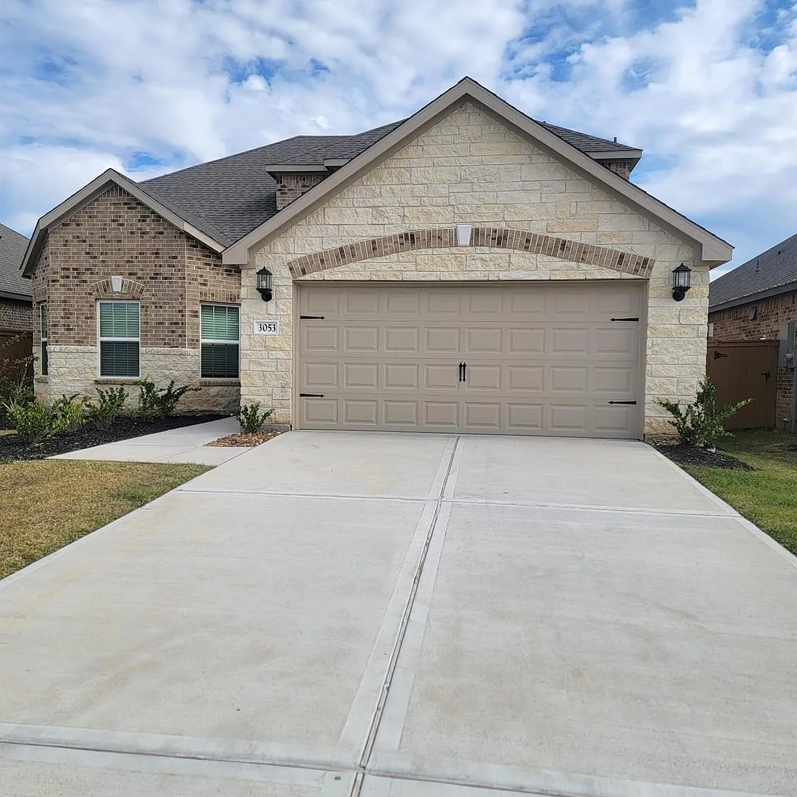 4 bed, 2.5 bath, 2185 sqft, $2,800 — Photo 1
