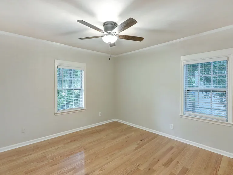 1210 E 54th St Duplex — Photo 4