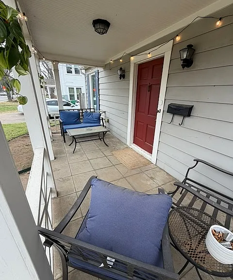 919 W Hickory St — Photo 2