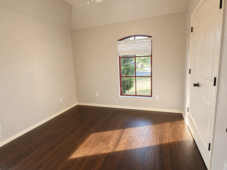 804 Brian Ct — Photo 16