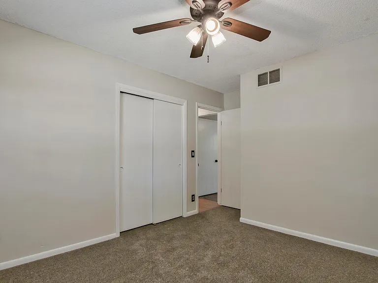 4036 N Edgemoor Dr — Photo 8