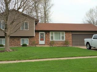 5416 W Chasefield Cir, McHenry, IL 60050
