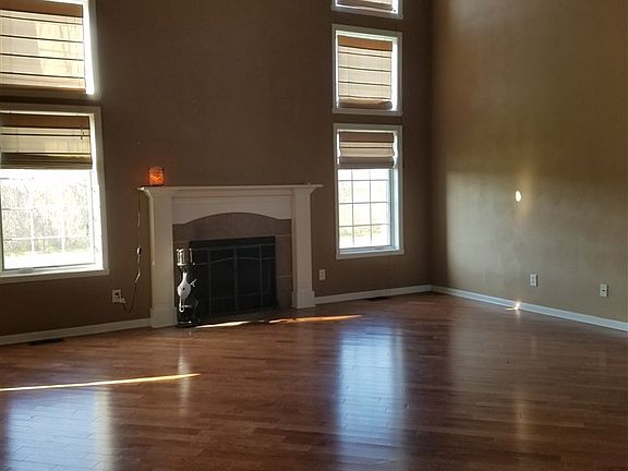 3rd image of 9124 Kipling Way