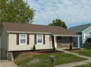 1521 Lynndale Dr, Saint Charles, MO 63303