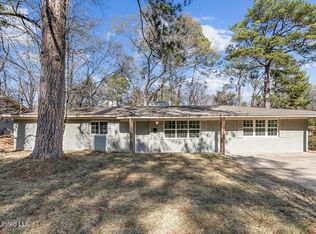 912 Pine Lake Dr, Jackson, MS 39206