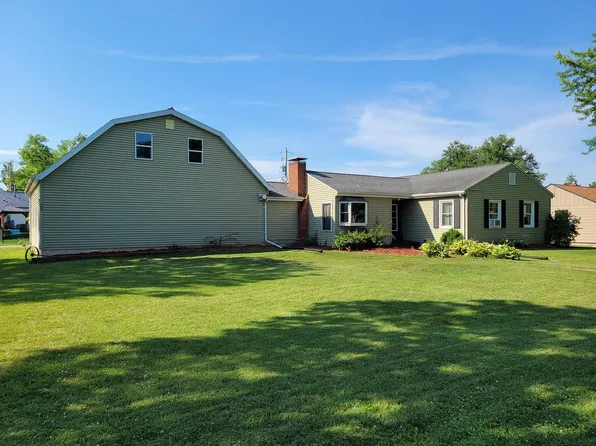 1720 Virginia Ave, Savanna, IL 61074