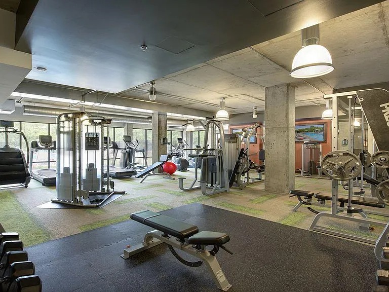 Be @ Axon Green — Photo 4