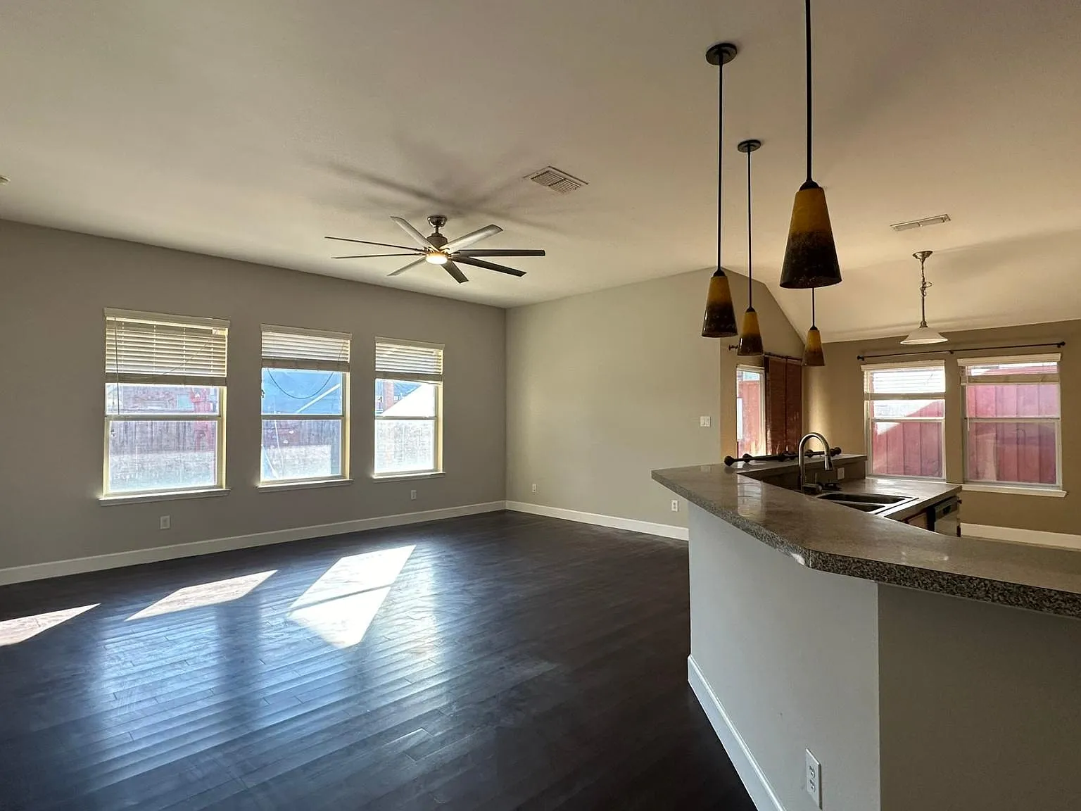 835 Roaring Springs Rd — Photo 4
