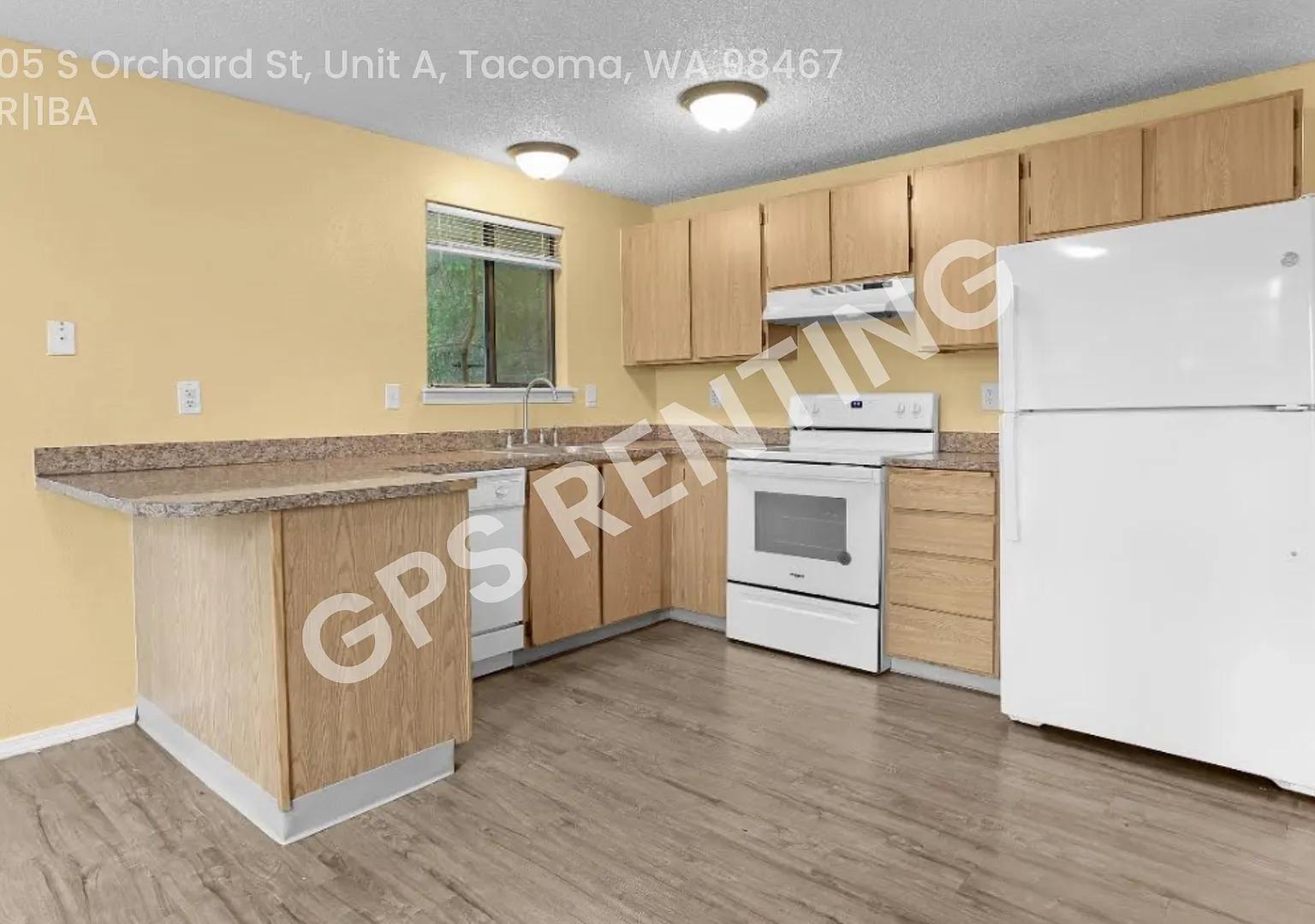 Peaceful Living in University Place Bright, Spacious & Move-In Ready — Photo 2