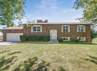 5438 N Farm Rd 185, Springfield, MO 65803