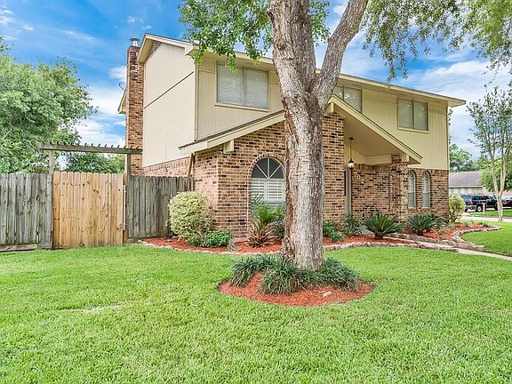 4th image of 702 Park Bud Ln