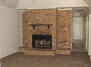 404 Lochridge Dr, Azle, TX 76020