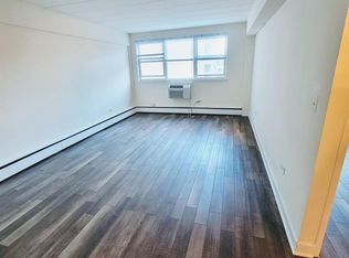 6805 N Sheridan Rd #201, Chicago, IL 60626