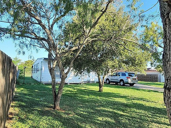 3rd image of 4613 Hakel Dr