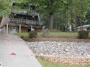 1006 Southport Dr, Lake Isabella, MI 48893