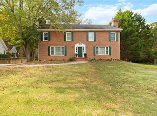 650 Corbin Lake Ct, Sandy Springs, GA 30350