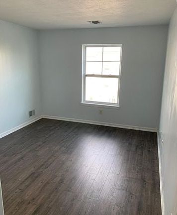 3rd image of 208 Beach Breeze Pl Unit B