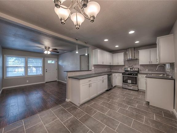 2nd image of 123 Rollingwood Dr