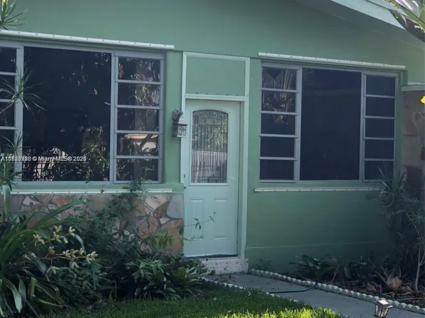 524 NE 160th Ter, Miami, FL 33162