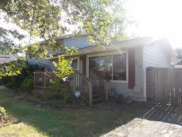 1st image of 914 West Dr