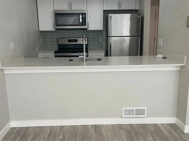 View On California - Spacious with Modern Updates, fireplace (select units) & private balcony | P... — Photo 37