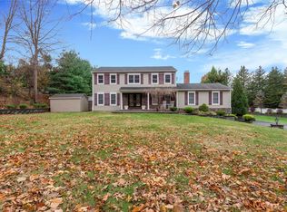 6 Wood Hollow Ln, Northport, NY 11768