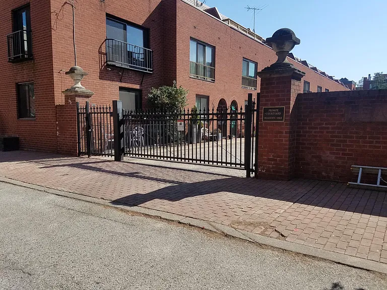 221 Head House Ct — Photo 19