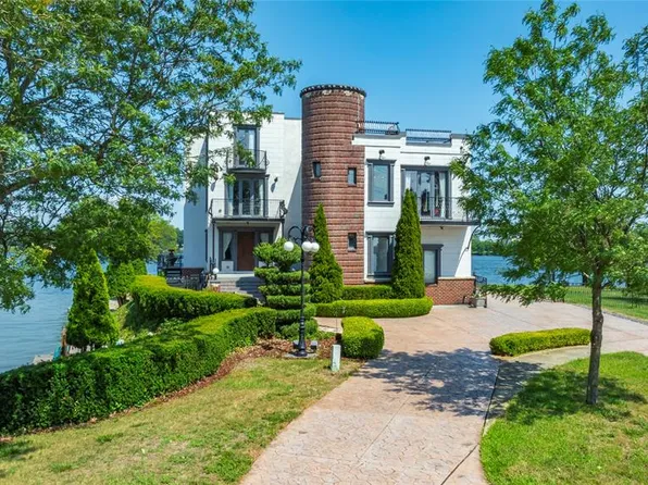 42183 Kouza Ct, Belleville, MI 48111