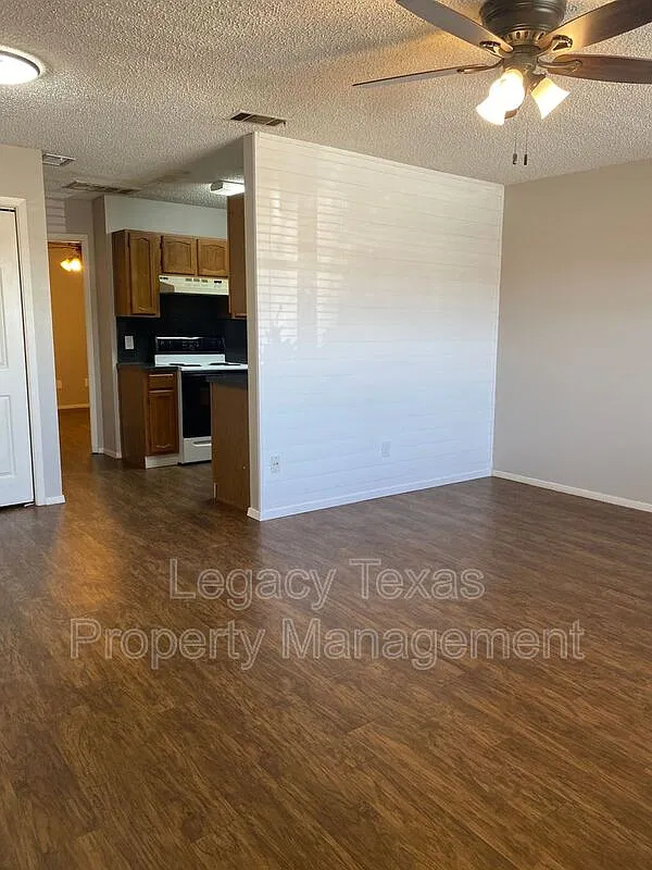 1 bed, 1.0 bath, 650 sqft, $1,000 — Photo 3