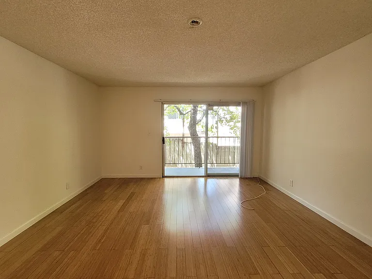 Gramercy Apartments — Photo 11