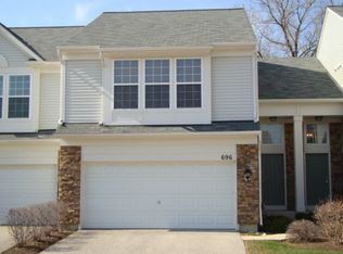 696 Pointe Dr, Crystal Lake, IL 60014