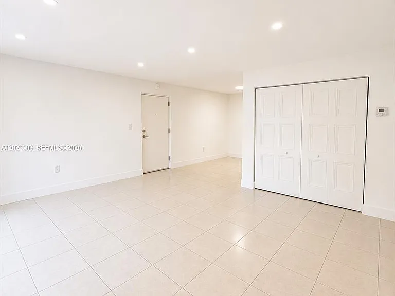 7160 Fairway Dr #J16 — Photo 5
