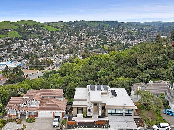 3rd image of 8 N Rancho Ct